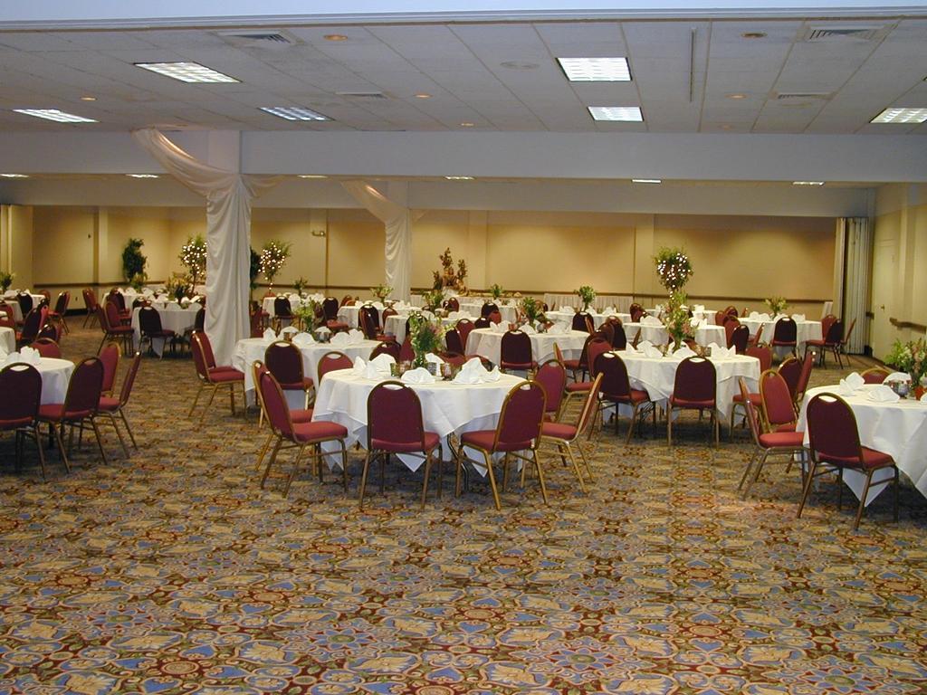 Ramada Plaza Hotel Columbus Exterior foto